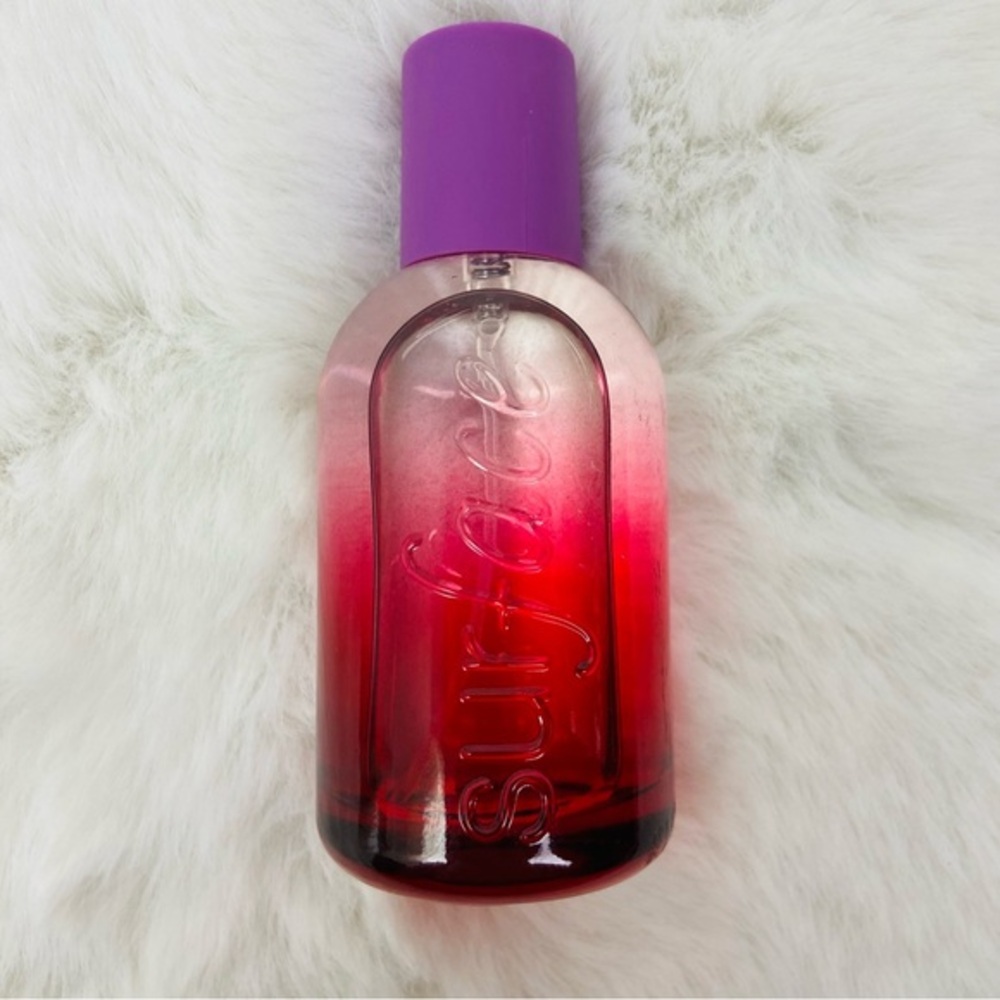 Surface Trace Crème Eau de Parfum iris and ambrette noted